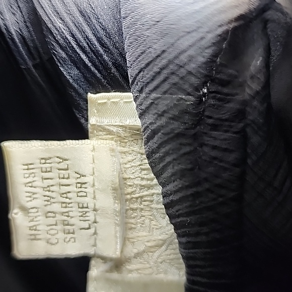 Raiment Fashions, Inc. Sheer Embellished Tunic Top op, Size M - Picture 9 of 9